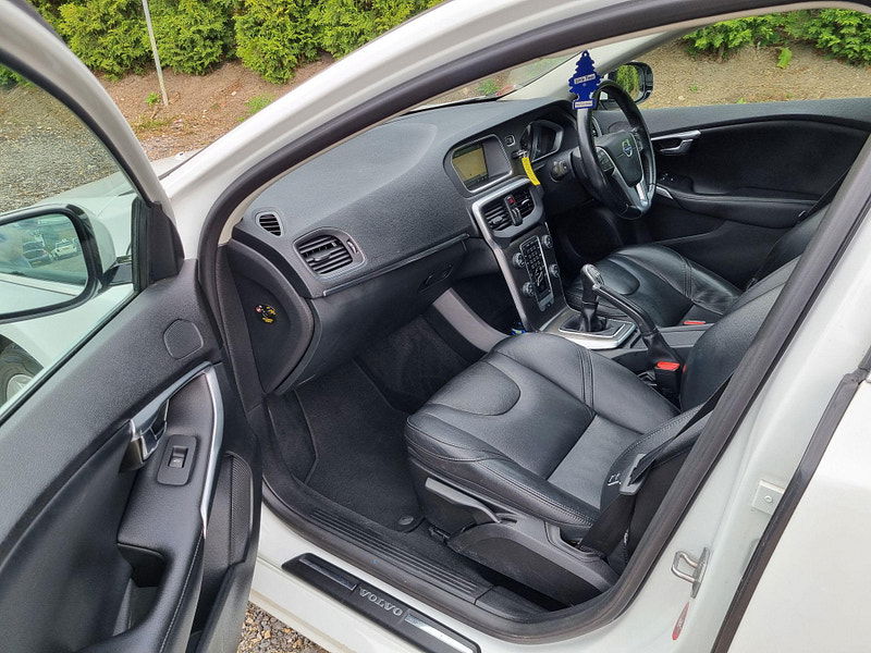 Volvo V40 2.0 D3 SE Lux Nav Euro 5 (s/s) 5dr 5dr Manual 2025
