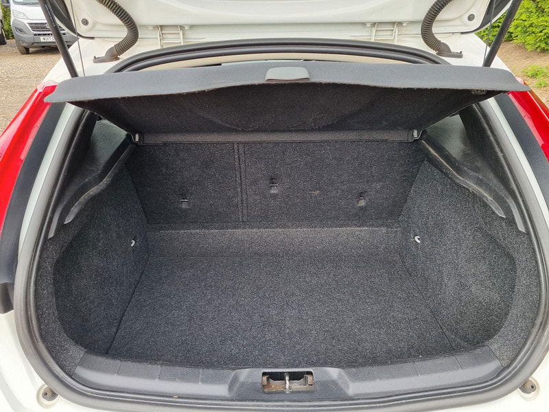 Volvo V40 2.0 D3 SE Lux Nav Euro 5 (s/s) 5dr 5dr Manual 2025