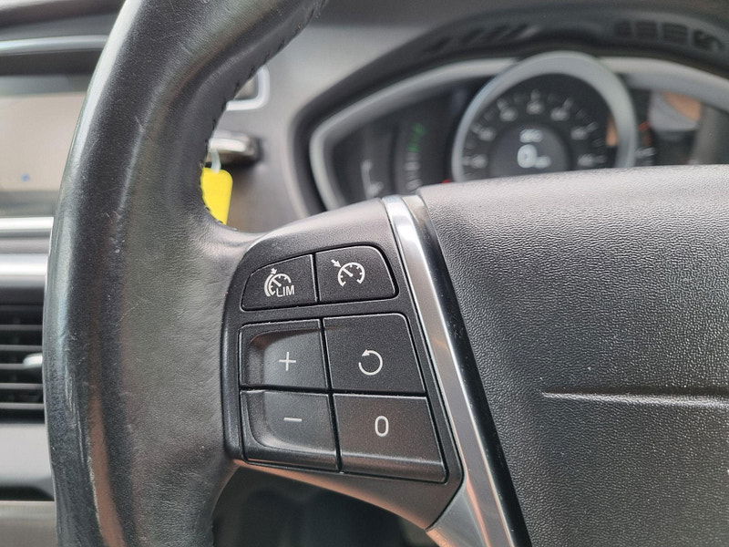 Volvo V40 2.0 D3 SE Lux Nav Euro 5 (s/s) 5dr 5dr Manual 2025