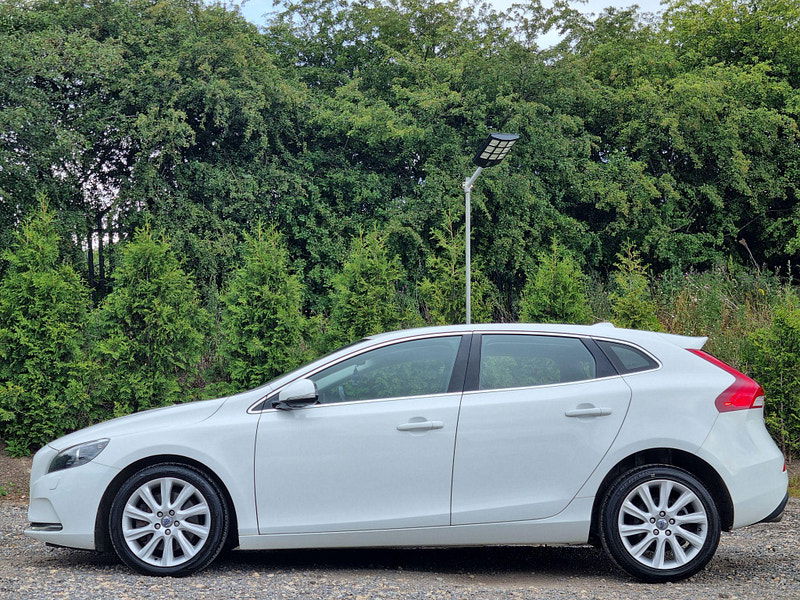 Volvo V40 2.0 D3 SE Lux Nav Euro 5 (s/s) 5dr 5dr Manual 2025