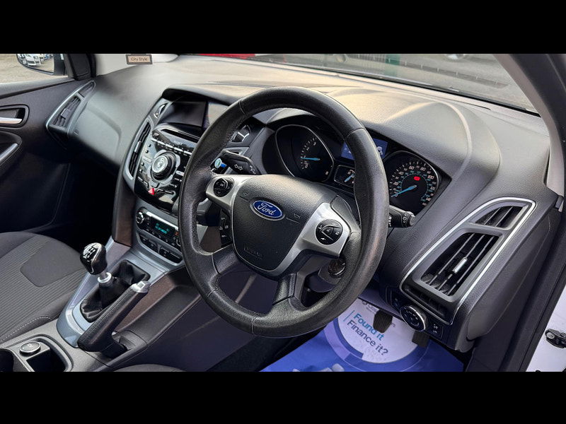 Ford Focus 1.0T EcoBoost Titanium Navigator Euro 5 (s/s) 5dr 5dr Manual 2025