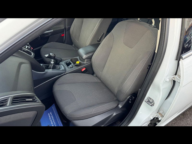 Ford Focus 1.0T EcoBoost Titanium Navigator Euro 5 (s/s) 5dr 5dr Manual 2025