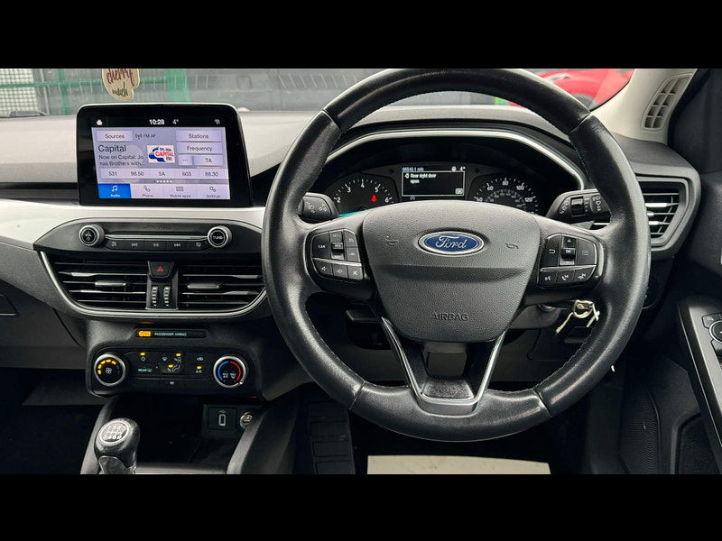 Ford Focus 1.0T EcoBoost Zetec Euro 6 (s/s) 5dr 5dr Manual 2025