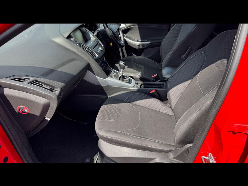 Ford Focus 1.0T EcoBoost Zetec Euro 6 (s/s) 5dr 5dr Manual 2025