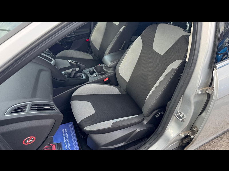 Ford Focus 1.0T EcoBoost Zetec Navigator Euro 5 (s/s) 5dr 5dr Manual 2025