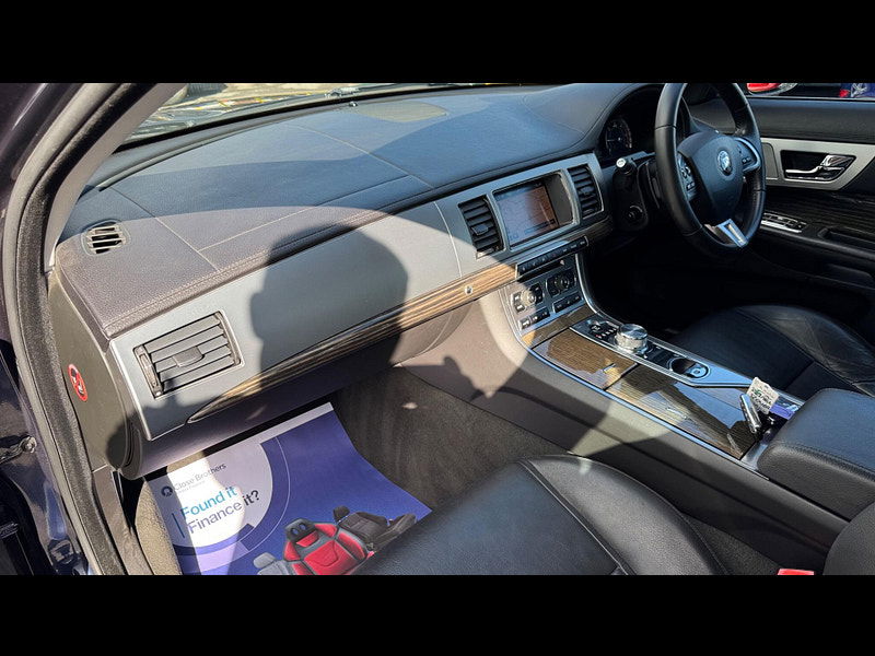 Jaguar XF 2.2d Luxury Auto Euro 5 (s/s) 4dr 4dr Automatic 2025