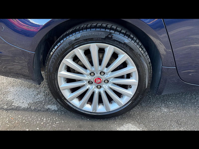 Jaguar XF 2.2d Luxury Auto Euro 5 (s/s) 4dr 4dr Automatic 2025