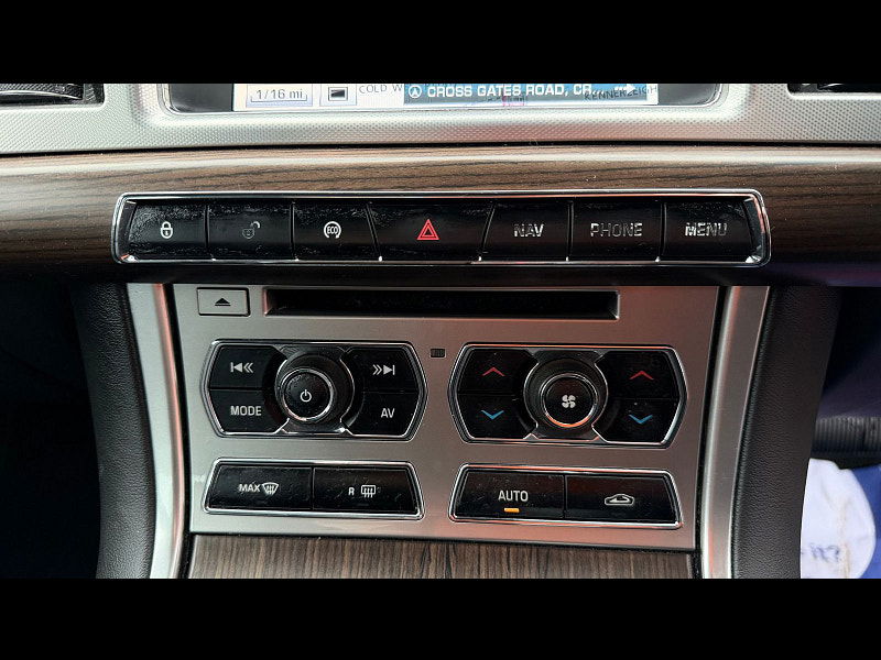 Jaguar XF 2.2d Luxury Saloon 4dr Diesel Auto Euro 5 (s/s) (163 ps) 4dr Automatic 2026