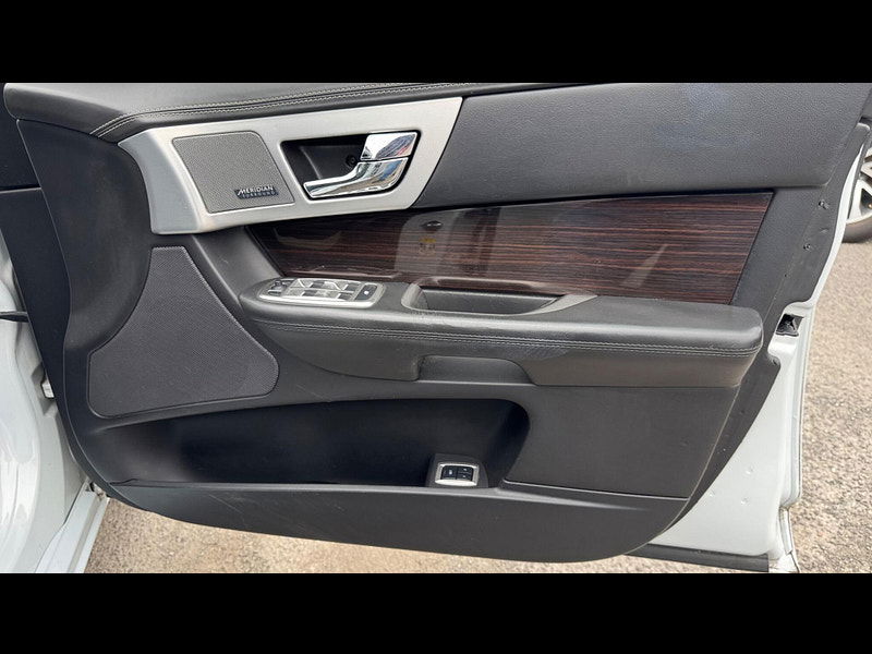 Jaguar XF 2.2d Portfolio Sportbrake Auto Euro 5 (s/s) 5dr 5dr Automatic 2025