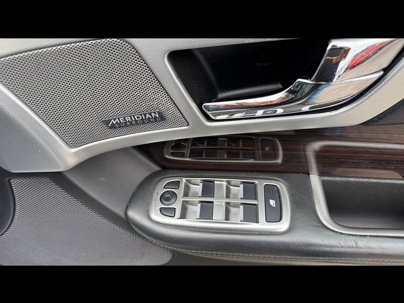 Jaguar XF 2.2d Portfolio Sportbrake Auto Euro 5 (s/s) 5dr 5dr Automatic 2025