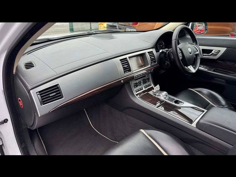 Jaguar XF 2.2d Portfolio Sportbrake Auto Euro 5 (s/s) 5dr 5dr Automatic 2025