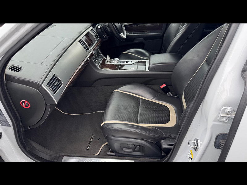 Jaguar XF 2.2d Portfolio Sportbrake Auto Euro 5 (s/s) 5dr 5dr Automatic 2025