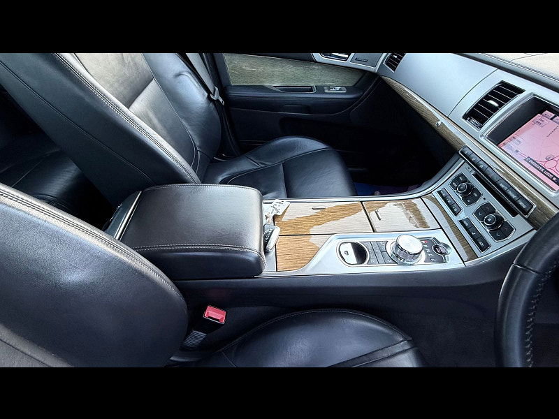 Jaguar XF 2.2d Premium Luxury Saloon 4dr Diesel Auto Euro 5 (s/s) (200 ps) 4dr Automatic 2026