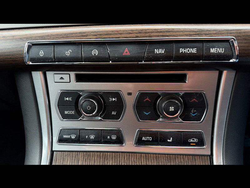 Jaguar XF 3.0d V6 Luxury Saloon 4dr Diesel Auto Euro 5 (s/s) (240 ps) 4dr Automatic 2026