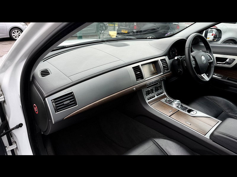 Jaguar XF 3.0d V6 Luxury Saloon 4dr Diesel Auto Euro 5 (s/s) (240 ps) 4dr Automatic 2026