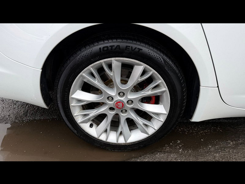 Jaguar XF 3.0d V6 Luxury Saloon 4dr Diesel Auto Euro 5 (s/s) (240 ps) 4dr Automatic 2026