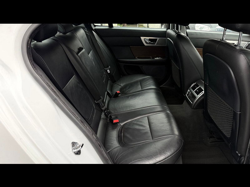 Jaguar XF 3.0d V6 Luxury Saloon 4dr Diesel Auto Euro 5 (s/s) (240 ps) 4dr Automatic 2026