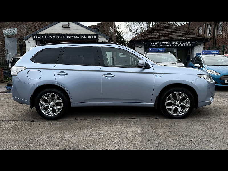 Mitsubishi Outlander 2.0h 12kWh GX3h SUV 5dr Petrol Plug-in Hybrid CVT 4WD Euro 5 (s/s) (200 ps) 5dr Automatic 2026