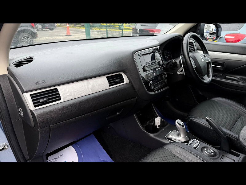 Mitsubishi Outlander 2.0h 12kWh GX3h SUV 5dr Petrol Plug-in Hybrid CVT 4WD Euro 5 (s/s) (200 ps) 5dr Automatic 2026