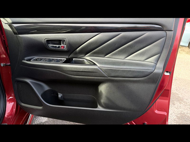 Mitsubishi Outlander 2.0h 12kWh GX4h SUV 5dr Petrol Plug-in Hybrid CVT 4WD Euro 6 (s/s) (200 ps) 5dr Automatic 2026