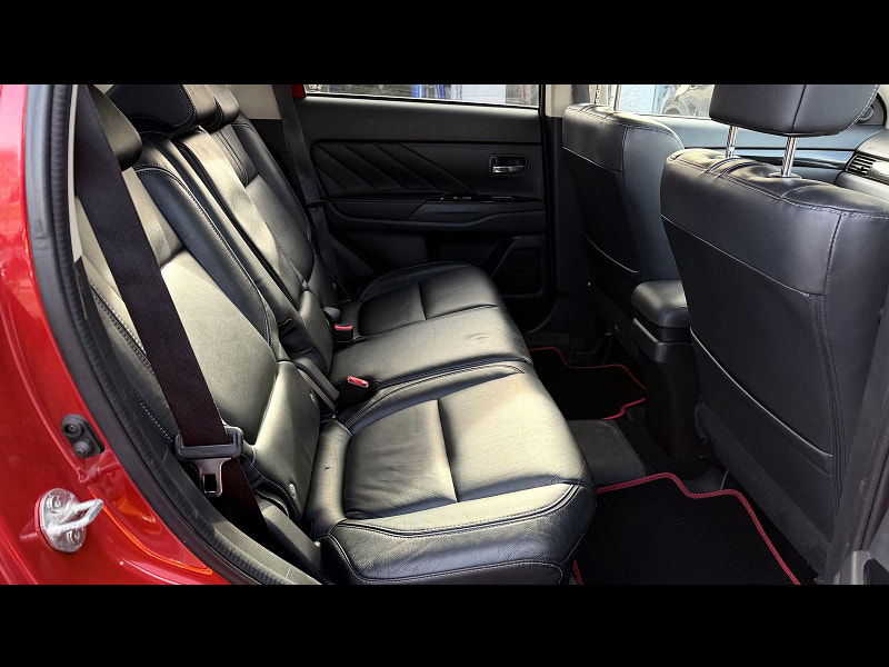 Mitsubishi Outlander 2.0h 12kWh GX4h SUV 5dr Petrol Plug-in Hybrid CVT 4WD Euro 6 (s/s) (200 ps) 5dr Automatic 2026