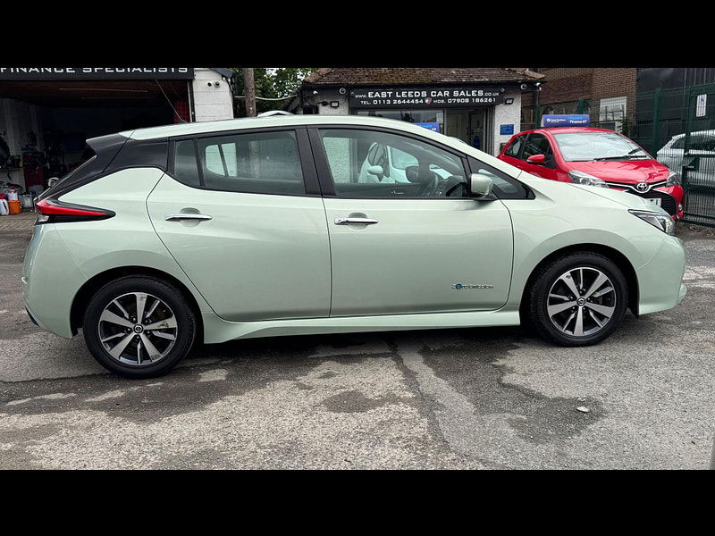 Nissan Leaf 40kWh Acenta Auto 5dr 5dr Automatic 2025