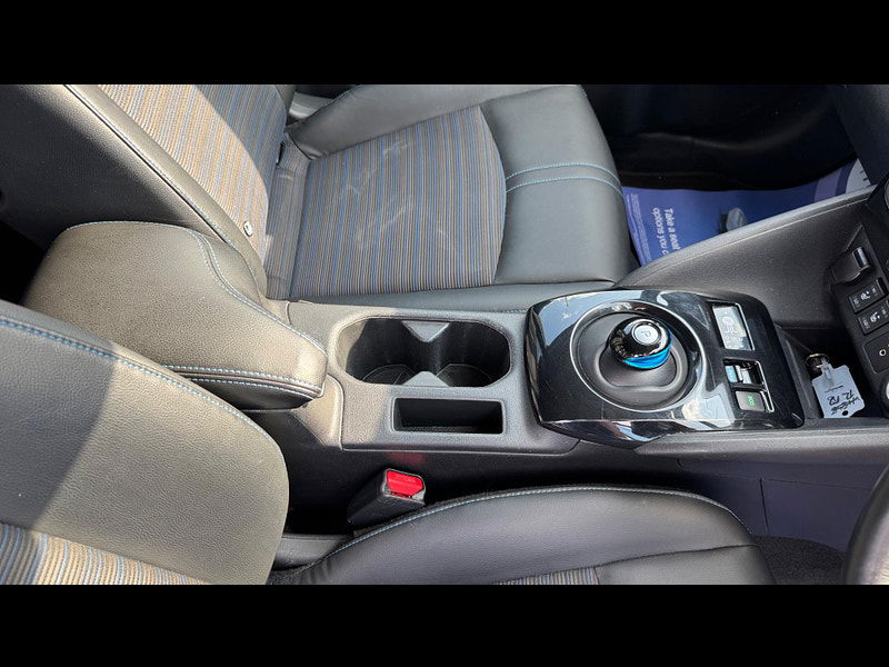 Nissan Leaf 40kWh N-Connecta Auto 5dr 5dr Automatic 2025