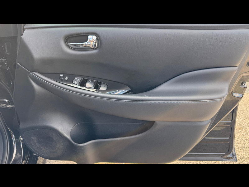 Nissan Leaf 40kWh N-Connecta Auto 5dr 5dr Automatic 2025