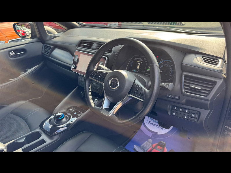 Nissan Leaf 40kWh N-Connecta Auto 5dr 5dr Automatic 2025