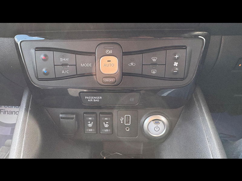 Nissan Leaf 40kWh N-Connecta Auto 5dr 5dr Automatic 2025