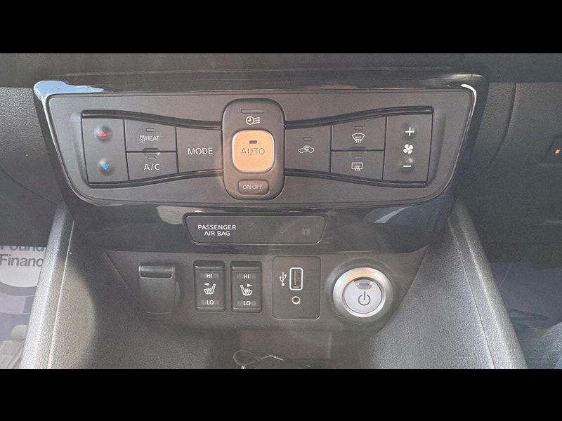 Nissan Leaf 40kWh N-Connecta Auto 5dr 5dr Automatic 2025