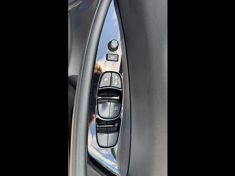 Nissan Leaf 40kWh N-Connecta Auto 5dr 5dr Automatic 2025
