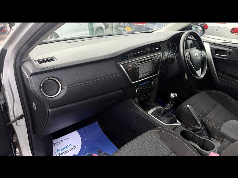 Toyota Auris 1.6 V-Matic Icon Plus Hatchback 5dr Petrol Manual Euro 5 (132 ps) 5dr Manual 2026