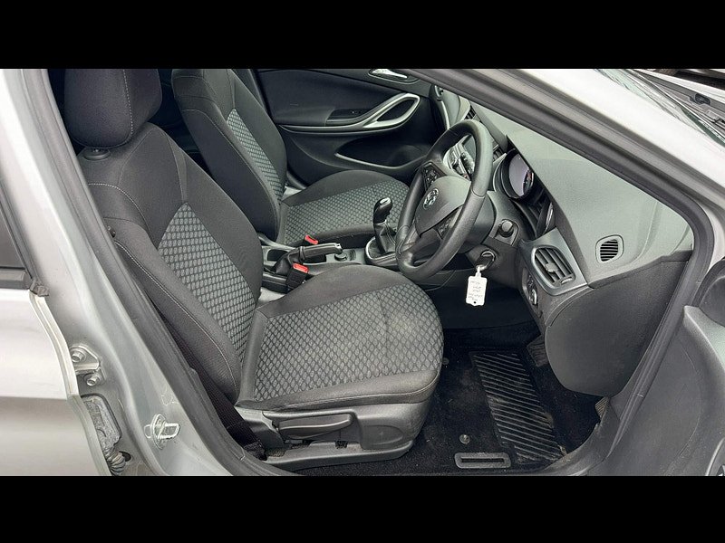 Vauxhall Astra 1.0i Turbo ecoTEC Design Sports Tourer Euro 6 (s/s) 5dr 5dr Manual 2024