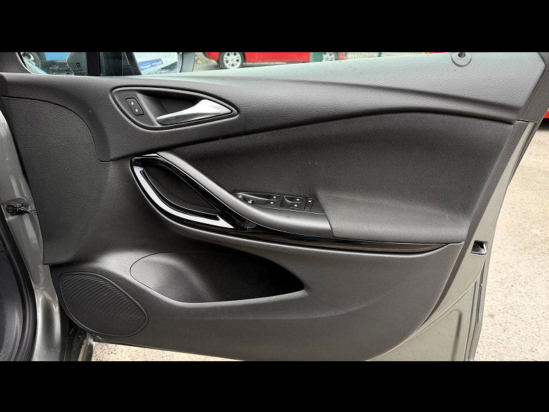 Vauxhall Astra 1.6 CDTi ecoTEC BlueInjection SRi Hatchback 5dr Diesel Manual Euro 6 (110 ps) 5dr Manual 2026