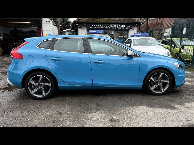 Volvo V40 1.6 T2 R-Design Hatchback 5dr Petrol Manual Euro 5 (s/s) (120 ps) 5dr Manual 2026