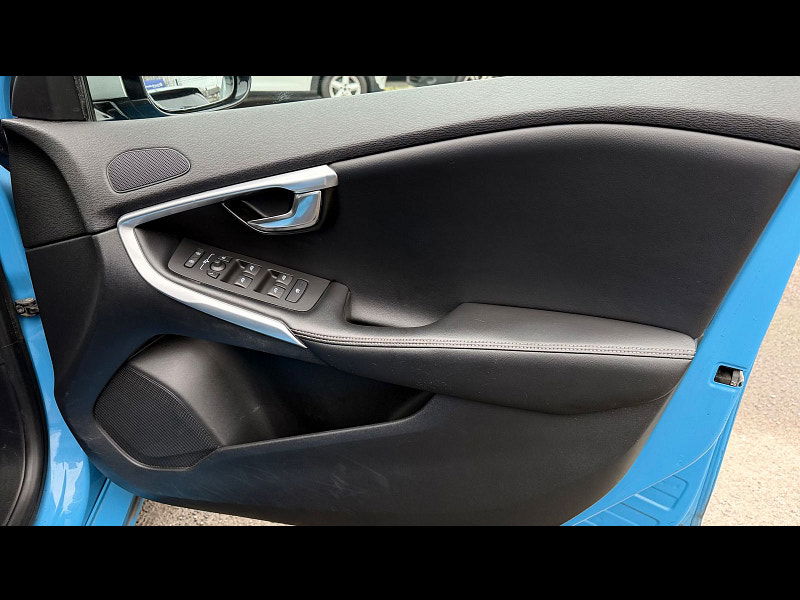 Volvo V40 1.6 T2 R-Design Hatchback 5dr Petrol Manual Euro 5 (s/s) (120 ps) 5dr Manual 2026