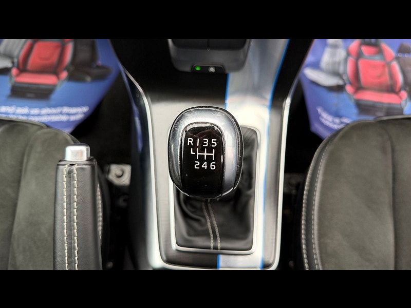 Volvo V40 1.6 T2 R-Design Hatchback 5dr Petrol Manual Euro 5 (s/s) (120 ps) 5dr Manual 2026