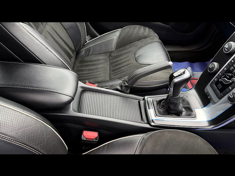 Volvo V40 1.6 T2 R-Design Hatchback 5dr Petrol Manual Euro 5 (s/s) (120 ps) 5dr Manual 2026