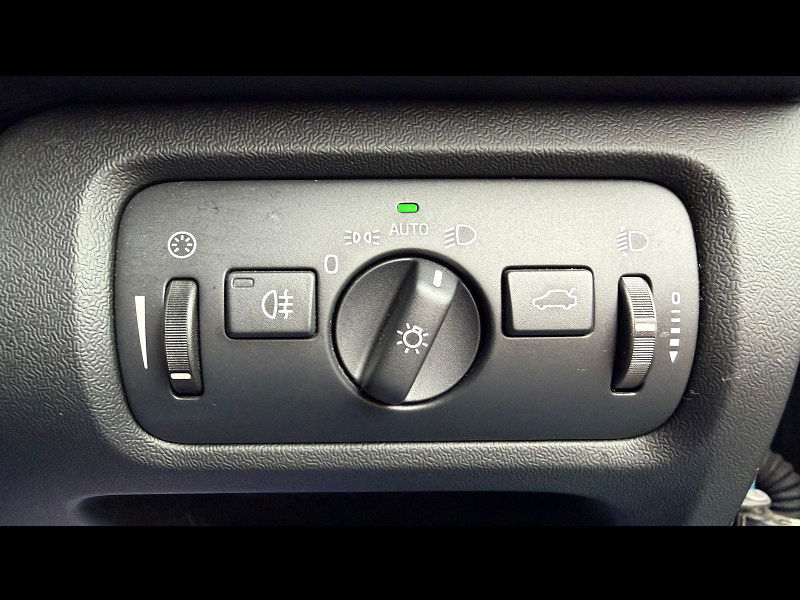 Volvo V40 1.6 T2 R-Design Hatchback 5dr Petrol Manual Euro 5 (s/s) (120 ps) 5dr Manual 2026