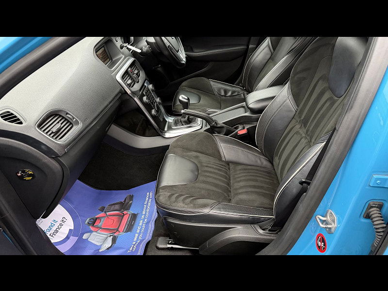 Volvo V40 1.6 T2 R-Design Hatchback 5dr Petrol Manual Euro 5 (s/s) (120 ps) 5dr Manual 2026