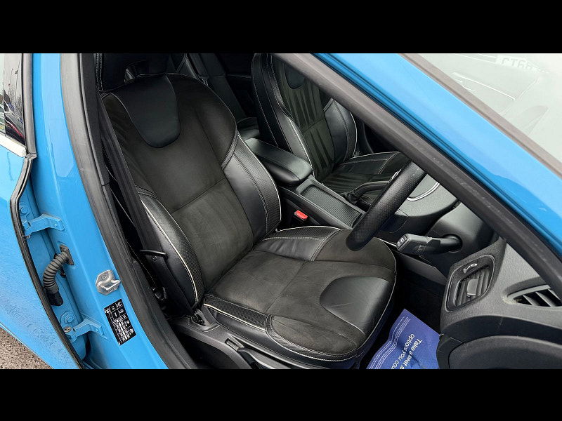 Volvo V40 1.6 T2 R-Design Hatchback 5dr Petrol Manual Euro 5 (s/s) (120 ps) 5dr Manual 2026