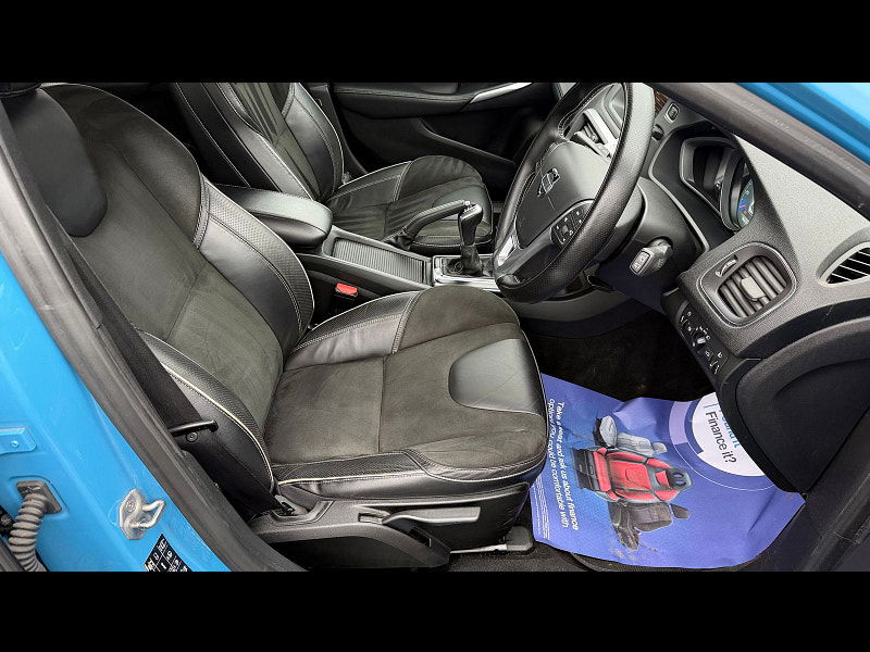 Volvo V40 1.6 T2 R-Design Hatchback 5dr Petrol Manual Euro 5 (s/s) (120 ps) 5dr Manual 2026