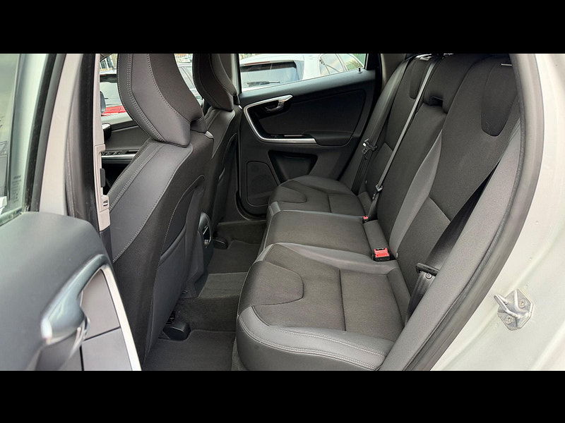 Volvo XC60 2.0 D4 SE Euro 6 (s/s) 5dr 5dr Manual 2025
