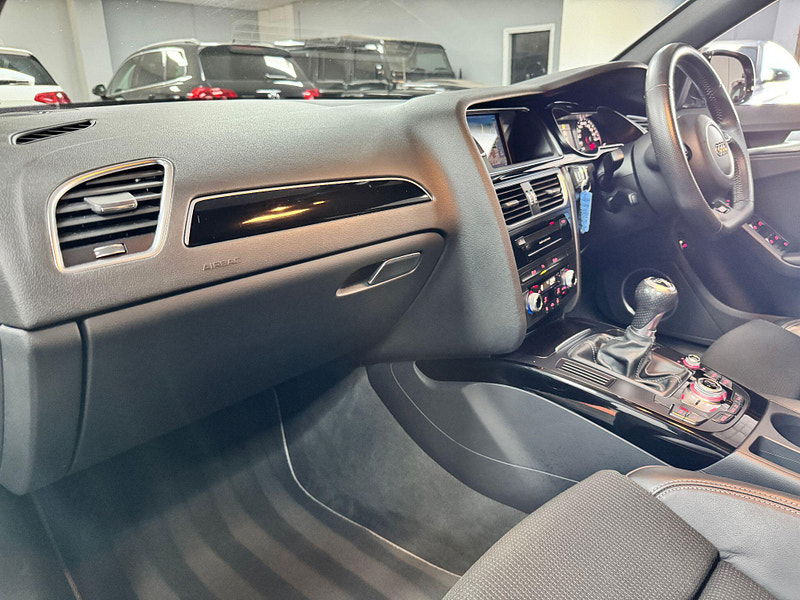 Audi A4 2.0 TDI Black Edition Euro 6 (s/s) 4dr (Nav) 4dr Manual 2025