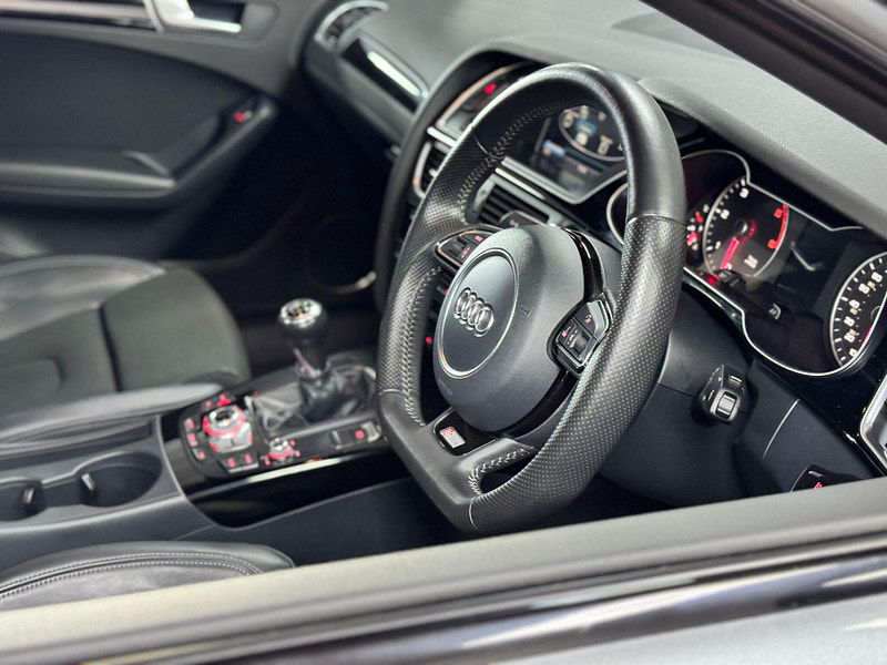 Audi A4 2.0 TDI Black Edition Euro 6 (s/s) 4dr (Nav) 4dr Manual 2025