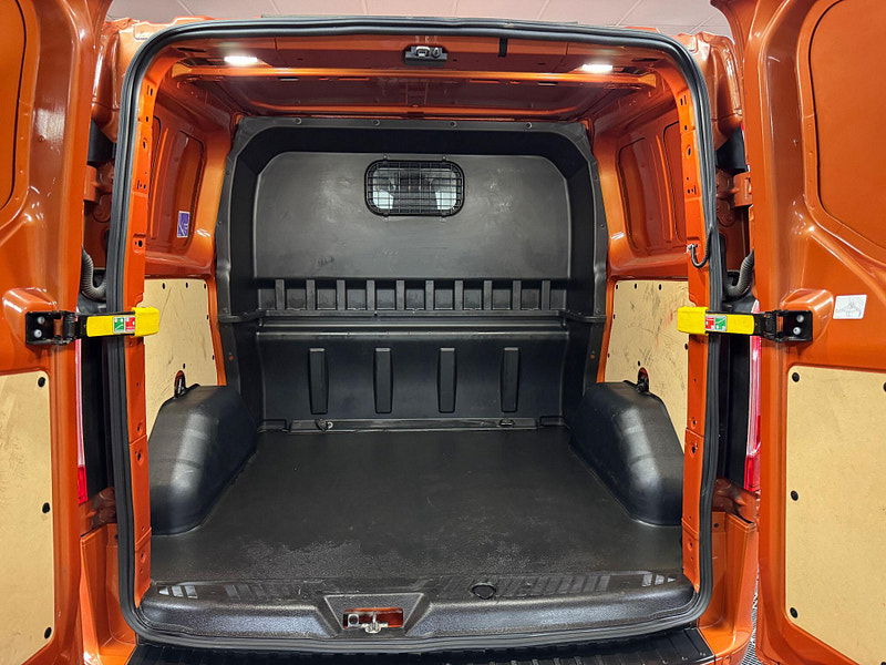 Ford Transit Custom 2.0 310 EcoBlue Sport Crew Van Auto L1 H1 Euro 6 (s/s) 6dr (5 Seat) 6dr Automatic 2025