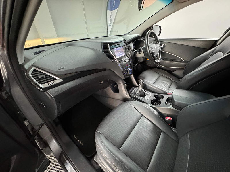 Hyundai Santa Fe 2.2 CRDi Premium 4WD Euro 5 5dr (7 seat) 5dr Manual 2025