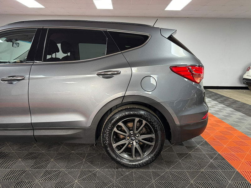 Hyundai Santa Fe 2.2 CRDi Premium 4WD Euro 5 5dr (7 seat) 5dr Manual 2025