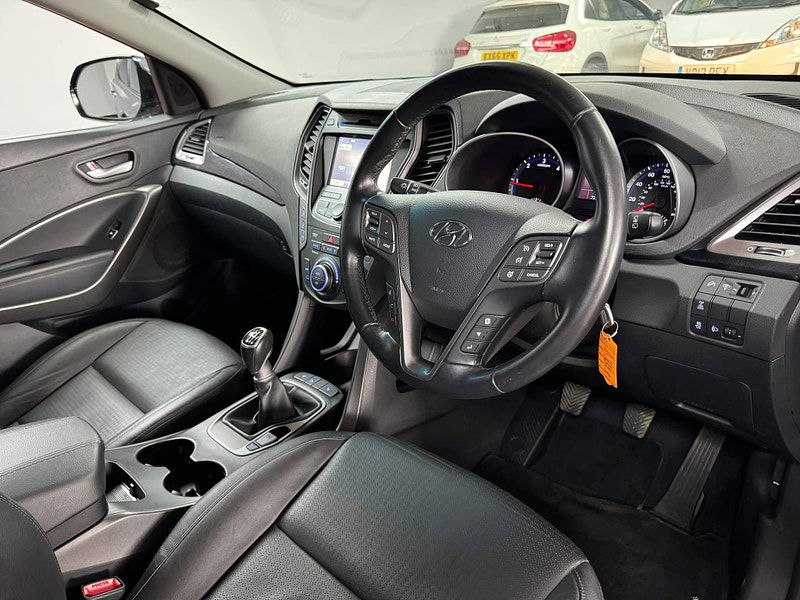 Hyundai Santa Fe 2.2 CRDi Premium 4WD Euro 5 5dr (7 seat) 5dr Manual 2025